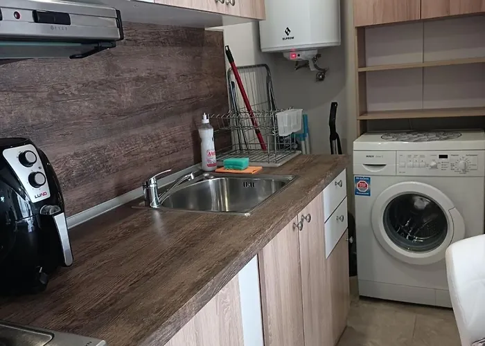 Megi Apartments, Sity *