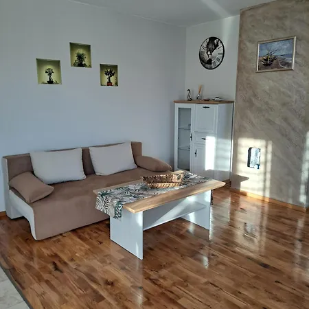 Megi Apartments, Sity *