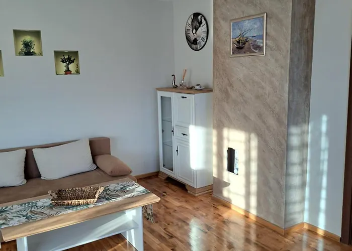 Megi Apartments, Sity *