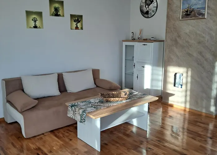 Megi Apartments, Sity *