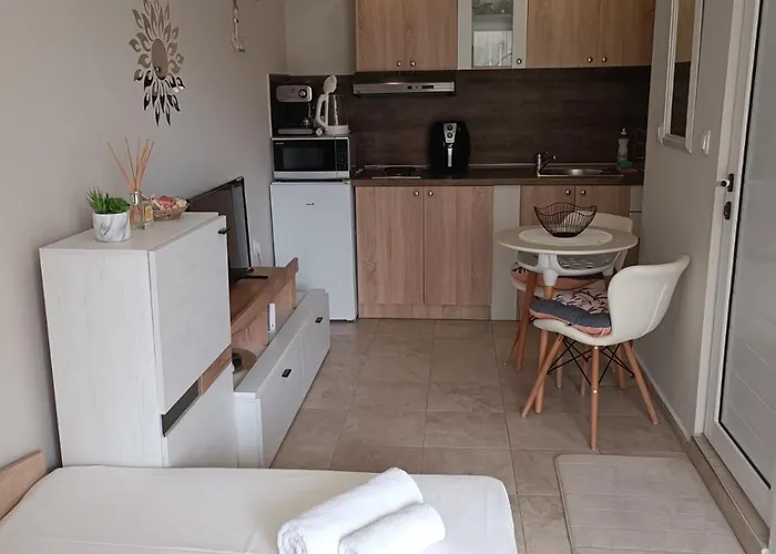 Megi Apartments, Sity